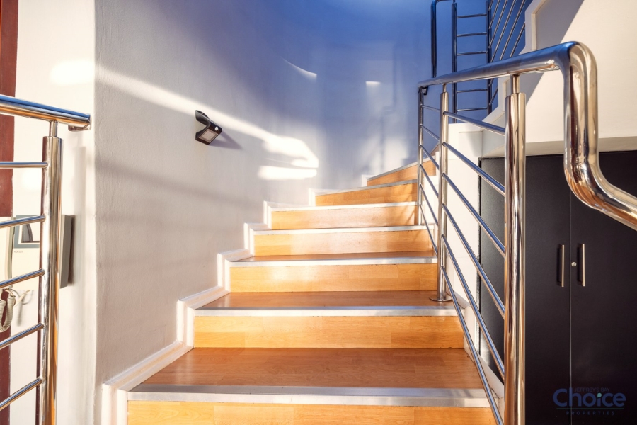 5 Bedroom Property for Sale in Jeffreys Bay Central Eastern Cape